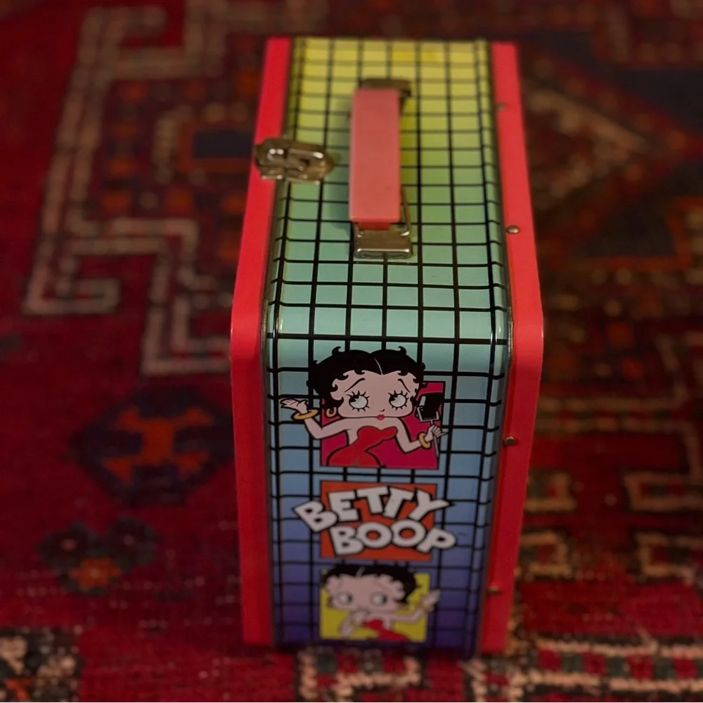 Vintage Betty Boop music box lot (2) with bonus lunchbox!!!! - Picture 16 of 16